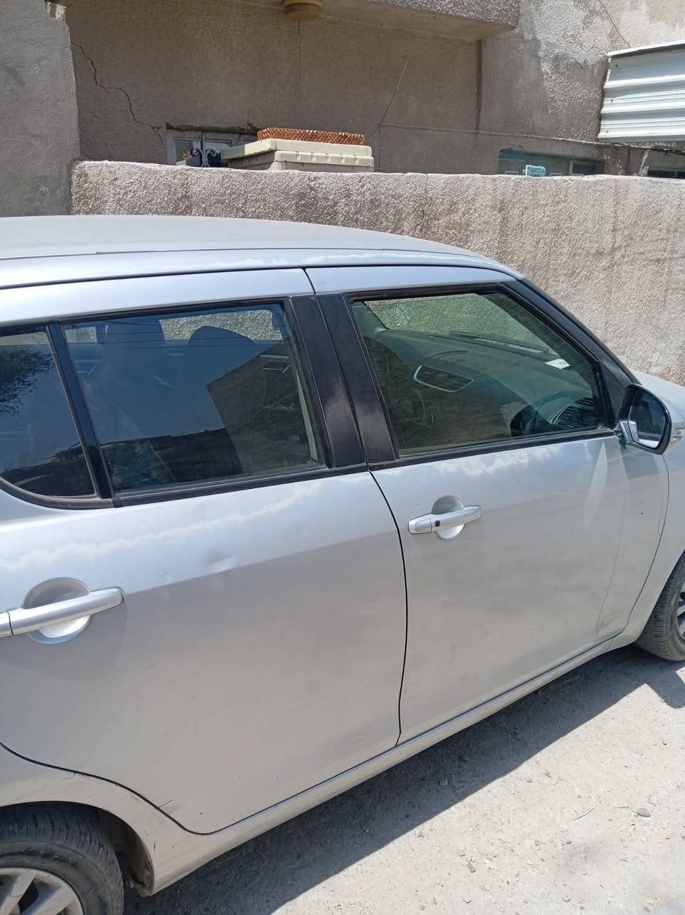 مكينه كير خير من الله
غرفه نظيفه 
تخم تاير
رقم بغداد انكليزي 
سياره يرادله بولش 
بيه باب سايق  مبدل بدون دواخل 
تبريد 
سعر 61وبيه مجال 
***********
