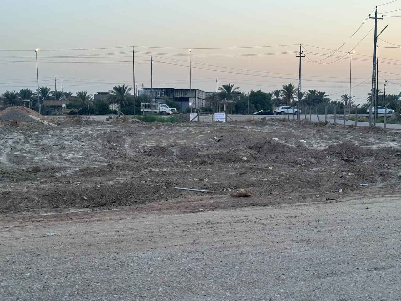 قطعه( ركن )للبيع مساحه ١٣٠٠متر طابو زراعي سند(٢٥)بسمي واجهيه٢٥متر العنوان مجاور معمل النشاه الاستفسار على رقم 
***********
