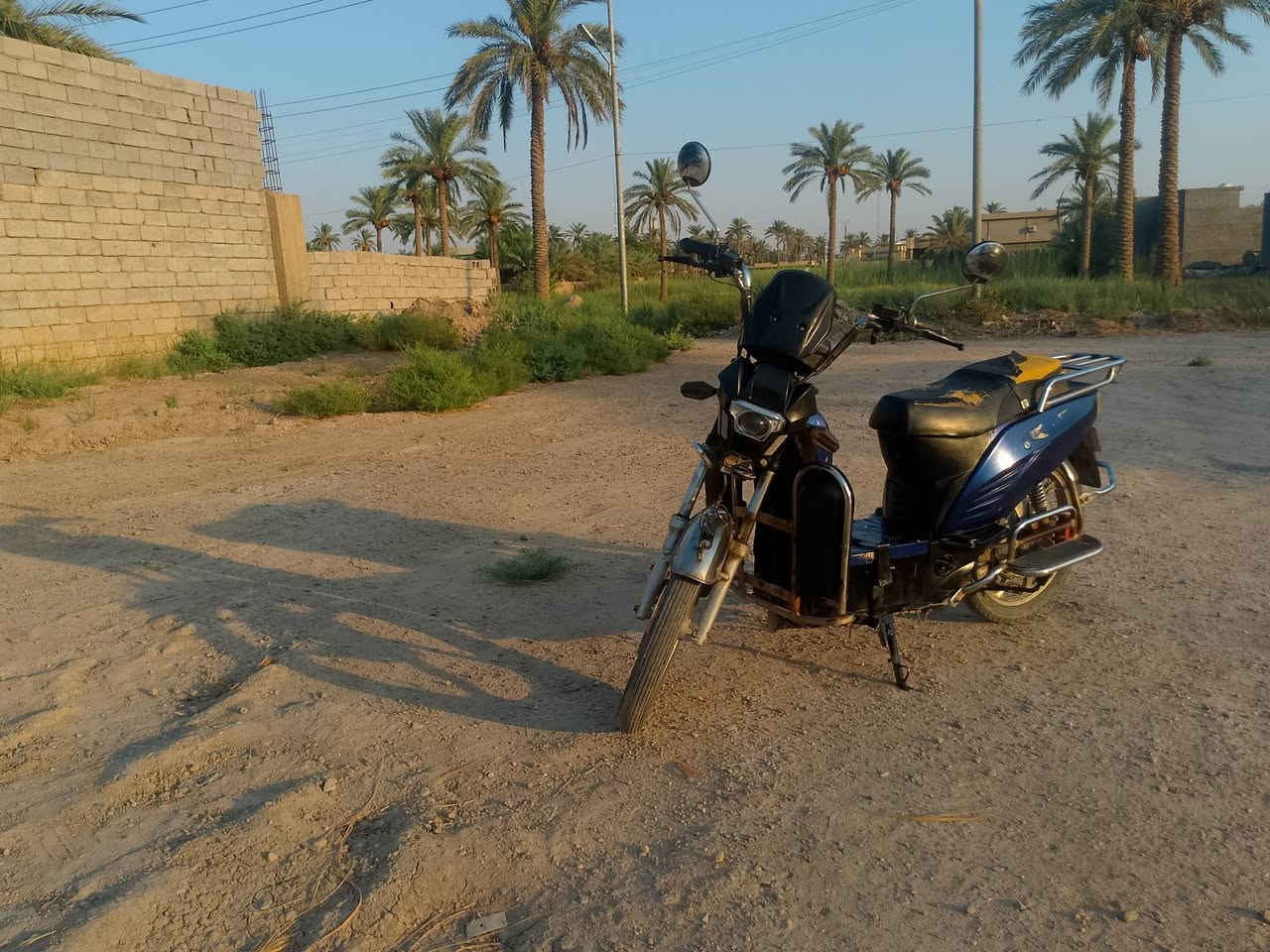 النوع: دراجة سكوتر / شحن (لون أزرق)
المواصفات:

طارات (تراير) جديدة.
 

شاصي قوي ومجهز بشرامخ وحماية.

السعر: 300 ألف 

المكان: [الكرمه/حي الشهداء]

للإتصال أو الاستفسار:***********
