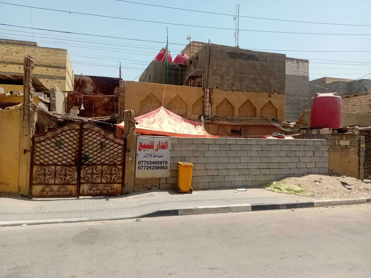 السلام عليكم 
بيت للبيع في القبلة حي الشهداء قريب على مدرسة متوسطة الجهاد للبنات وقريب من السوق الكبير الجديد 
مسافه مشي  عشره دقائق 
البيت تعبان ينباع قطعه ارض 
الطابو جديد هسه توه طلع بدلنا من طابو  (٢٣  الى ٢٥ )
قسام شرعي كامل وجديد نبصملك وتكمل معاملة 
السعر (١٣٥) مليون وبي مجال قليل بيع مستعجل 
***********

