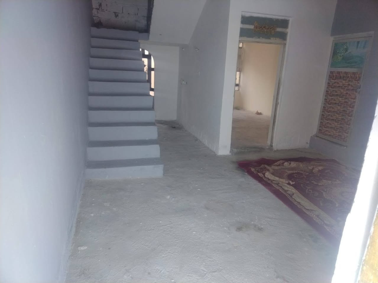 بيت للايجار مساحه 120 عنوانه شارع المطار القديم قرب جامع الذهبي مطلوب عائله صغيره اجاره 150 قفل توصل ***********
