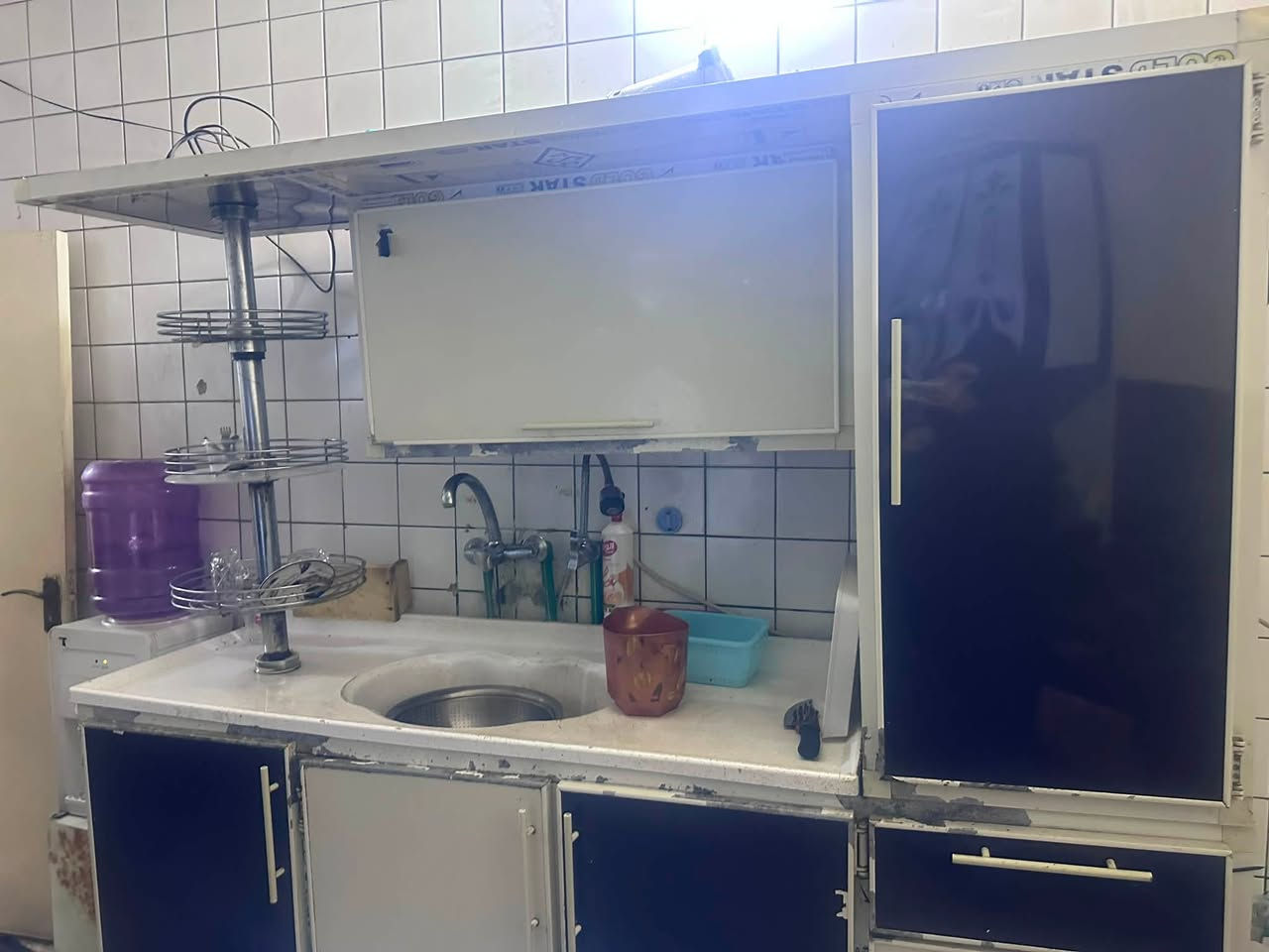 كاونتر مترين يحتاج تعديلات سعره 150 بي مجال غسلات عاديه عدد ثنين سعر وحده 75 سبالت عدد ثنين نوعيه الكري والمتين سعر واحد 400 استخدام قليل طنين الواحد العنوان حي الوفاء الاتصال ع رقم 

‭***********‬
