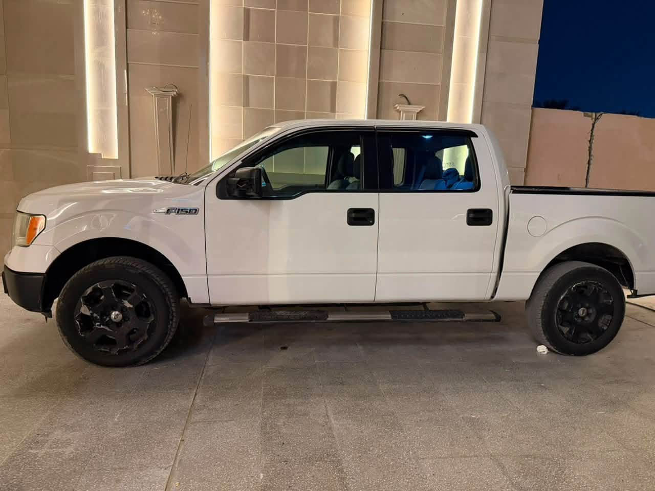 السلام عليكم
للبيع فورد F150

مديل 2013

السياره حادثها جاملغ

صبغ عام 

السعر 120 ورقه بيها مجال قليل

***********
