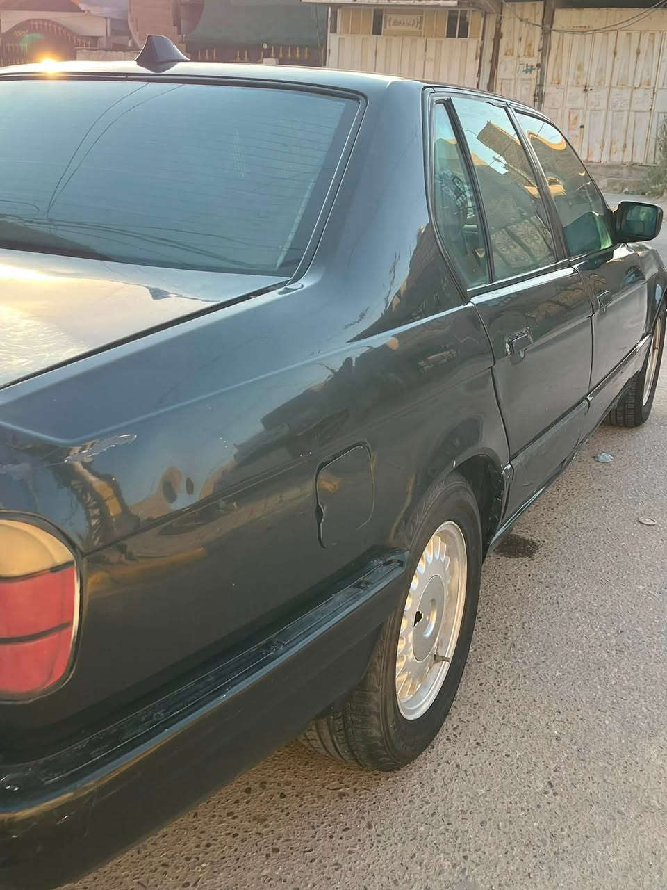 السلام عليكم  للبيع   BMW موديل 1992 730 مفتوح 6 سلندر رقم بغداد وتحويل ثاني يوم كير ومحرك بشرط بالجيس تبريد ثلج قطعتين تبريد  الحماوه انساها غرفه جلد بالجيس السياره ابلاديه شرط مصبوغه عام جماليه السياره نضيفه صرف البانزين اقتصادي للاخير  سنتر لوك كله شغال ولا كلوب مشتغل بالدشبول 
المكان دوانيه  
 السعر 40 السياره رقم ***********
