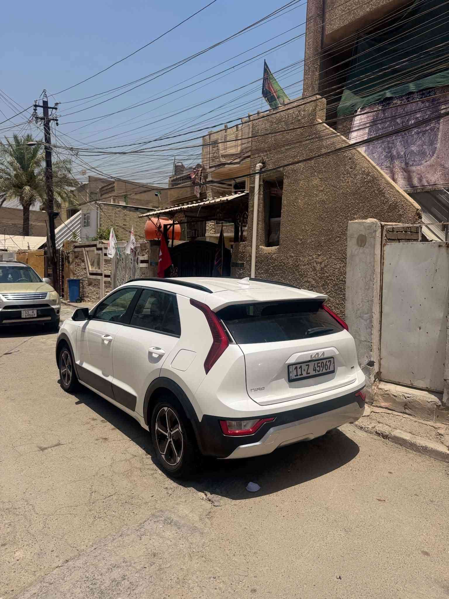 سلام عليكم 
للبيع كيا نيرو موديل 2024 وارد امريكي
حجم المكينه : 1600 هايبرد
ماشي 31
 لون ابيض صدفي حادثهة بنيد وجاملغ مبدل نفس اللون   مواصفات نص فول EX 
السياره حره 
رقم بغداد 
السعر  145$
للاستفسار الاتصال على الرقم ***********

