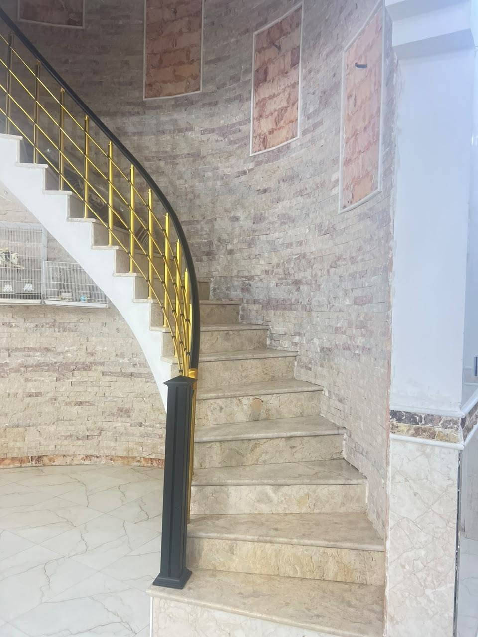 الدار للبيع
المساحة ٢٠٠ متر
الموقع حي الموظفين شارع عشرين
تبعد ١٥٠ متر عن الصحفيين
المواصفات
طابق أول كامل،  طابق ثاني هيكل مسقف كونكريت مع بيتونة وستارة
الشارع ٢٠ متر رصيف ٥ متر
خدمات كاملة كهرباء تأسيس حديث تبليط حديث
البناء درجة أولى رباط أرضي ٦ شيش أبو ال ١٦ فقط الأرضية أصلية حادلتين ضلفية ومطاطية
السقف حديد ff نشر ٢٥ سم
حصيرتين شيش الأولى أبو ال ١٦ والثانية أبو النص
بناء سنة ٢٠٢٣
البيت عليه قرض إسكان تريد تسدد تريد تحول القرض باسمك
باقي من القرض ٥٠ مليون + ٧ مليون تأمينات وعمولة إدارية
السعر ٢٣٠مليون
علما أن سعر الأرض في الشارع ١٥٠ مليون والباقي تكاليف البناء 
للاستفسار ***********
