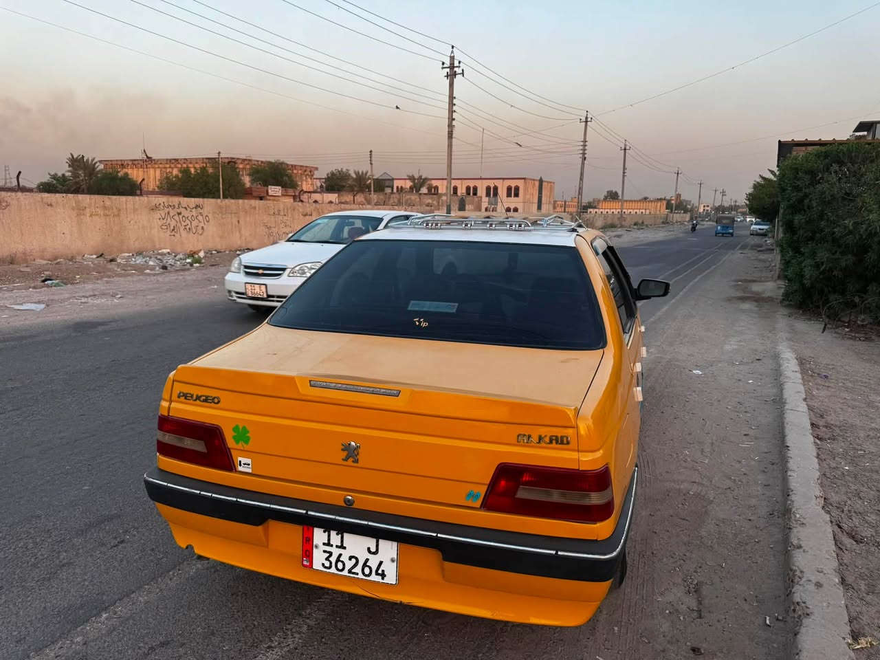 السلام عليكم بيجو موديل 2015 سياره جاهزه كير محرك 
بدون صبغ مكفوله من الصبغ والتبديل تخم تاير جديد تبريد  رقم بغداد دولي تحويل ثاني يوم مصفره من كلشي مكان بغداد الكرخ السعر 35وبيه مجال والشراي يتصل***********
