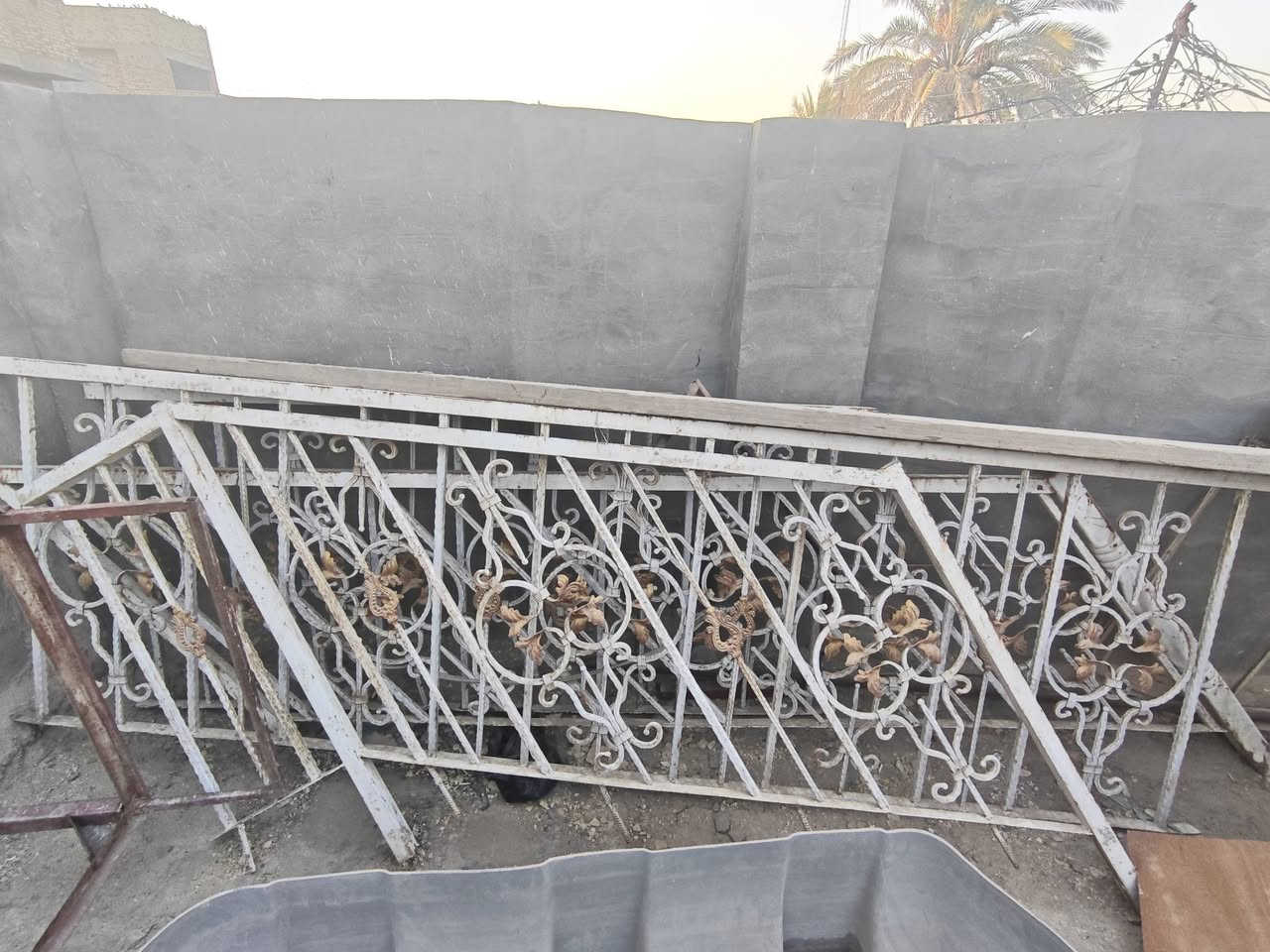 محجر حديد كامل شغل قديم درجة اولى سعر 300 وبي مجال .عنوان بابل حلة
رقم :***********
