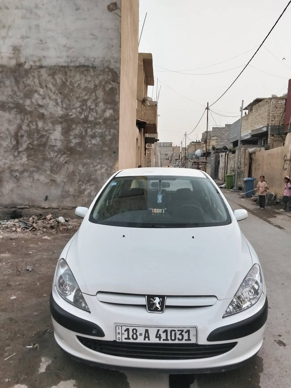 السلام عليكم
بيجو 307 موديل 2005
مكفولة 
نقصها غاز تبريد 
عارضها 43
العنوان بغداد / حي النصر
السيارة بأسمي
الهاتف ***********
