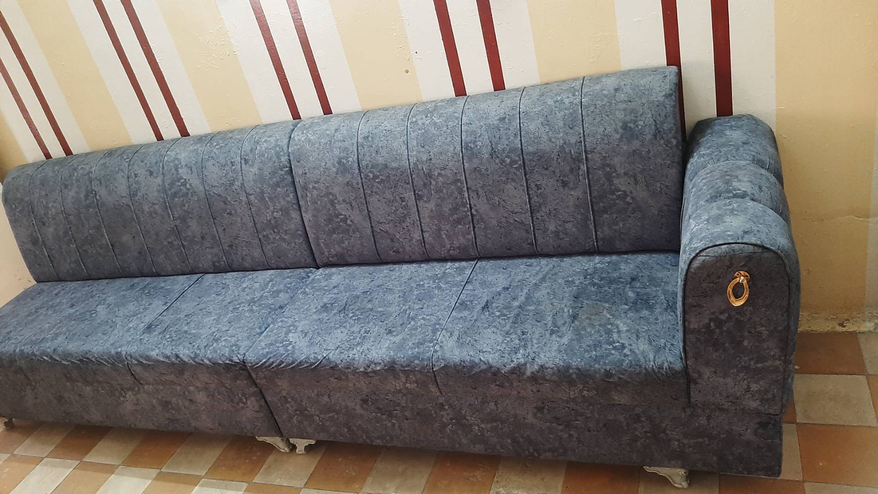 نص ديوان • ٧ مقاعد • اسفنج مضغوط