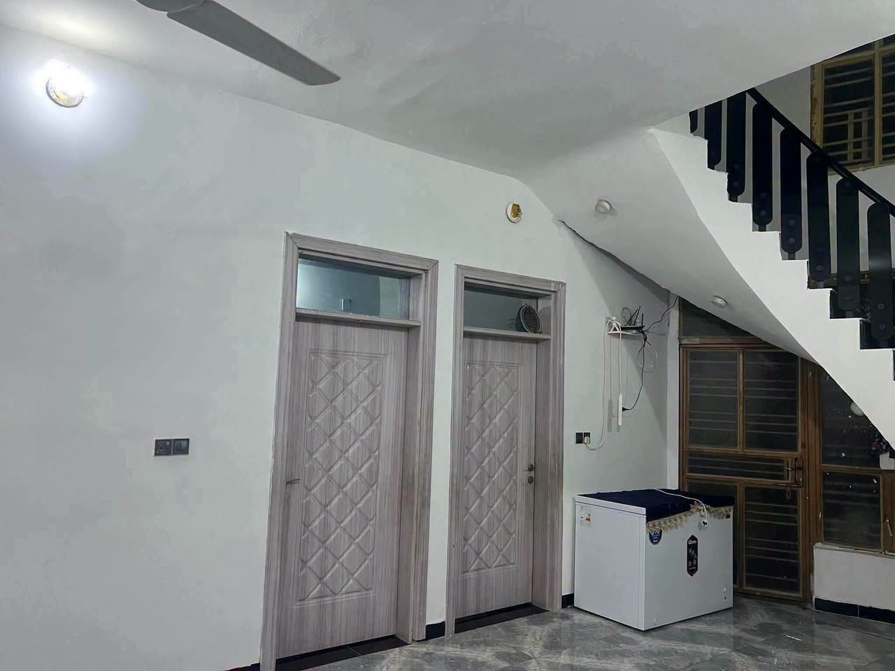 � للبيع – منزل في حي الجامعة 🏡

🔹 الموقع: حي الجامعة قرب مجمع حيدر حجي هندي
🔹 المساحة: 200 متر مربع زراعي سند 25
🔹 يتكون من:
✅ غرفتين نظام سويت
✅ صالة
✅ استقبال واسع

الاستفسار ***********
*********** 
 او مراجعة مكتب كربلاء للعقار والمقاولات العامه الجزائر شارع المطاعم قرب صيدليه عالم الدواء إذ ارت بيع عقار او بناء أو ترميم ما عليك فقط مراسلتنا 
المطور العقاري
