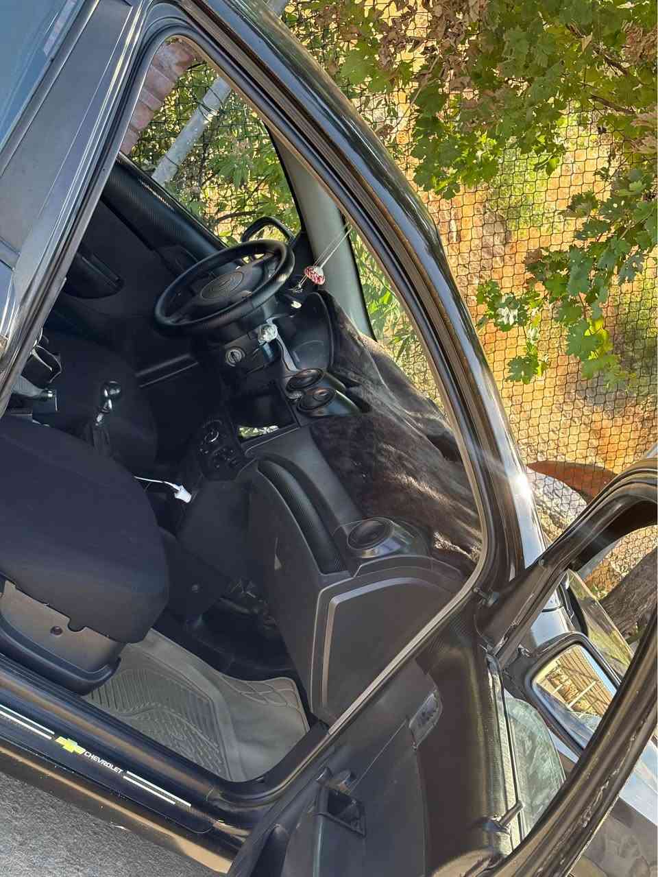 ئەڤیۆ ٢٠٠٧ عام سبغی رەنگ رەش
بێ وەرگەران سەیارەکە تەکسی بوە 
یەک دەعمی غەفیفی چاملغی لای سایەقی هەیە
گێر عادی 
جام سەرچۆپی ناو رەش
مەکینەی گەورەی نوێی لەسەرە ٧ رۆژە مەکینەم گۆریە بەشەرت سەت فیتەر
١ قفل مەرکەزی
٢.ویلکەپ
٣.زینۆ
٤.شاشە ئایپەت
٥.ئاوێنە نیکل 
٦. رەقەم باریک تا ٢٠٣٠
٧.چرکەی تێدا نیە سەیارەکە مالی دۆستەو
٨. بەنزین زۆۆۆۆر کەم دەخوا 
گەر موشتەری لە واتس ئاپ تەلەفۆن بکە 
***********
حەفسەتو پەنجا، سەتو سێ،سیو سێ، چلو چار) تەنها واتس ئاپ
گۆرینەوەش دەکەم لەسەر دل گرتن أربيل, العراق
