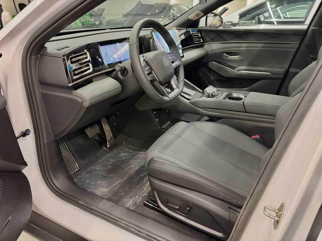 🔥باتری گەورە و پانۆراما و سفر کیلۆمەتر🔥
BYD Qin L Flagship
‎ بی وای دی چین ئێڵ
‎‏‎مۆدێل ٢٠٢٥ مکینە ١.٥ باتری ١٢٠ کم ‎ 
‎ ‏‎شحن+کارەبا+بەنزین
‎١٦٠٠ کیلۆمەتر بە تەنها یەک تەنکی بەنزین 

‎‏‎مواصفات فول، پانۆراما، کوشن کارەبا ،١٣ کامێرا، داشکام ڕیکۆرد، ئۆتۆ پارک ، ڕاداری خەتی جادە، ڕاداری تحدید سرعە،بەصمە، کارت، شاشە گەورە ،کامل حساس، سوکان ڤۆلیۆم، ویلکرۆم ١٧، ئیشارەتی سەر ئاوێنە، تبرید مرکزی، لایت زینۆن، بەگلایت لید، گێچ ئەلەکترۆنی،درایڤ مۆد، دوگمەی خلیسکان، ئەی بی ئێس، ١٠ ئەیرباگ.

‎کێبڵ شحنی بیلادی و کارد و فڵچەو و موادی پەنچەری لەگەڵدایە

‎بۆ زانینی نرخ کۆمێنتێک بەجێبهێڵە
‎لتفاصیل والسعر اکتبوا التعلیق

‎‏‎‏‎ پێشانگای ســـلـــێــــمـــانـــی ھەمیشە پێشەنگین 
‎‏‎معرض الســــلــیــمانـــیـــة ھو الافضل دائماً

‎‏‎بە داوای لێبوردنەوە شێوازی قیستمان نییە⚠️⚠️
‎‏‎نعتذر منکم لیس لدینا نظام الاقساط⚠️⚠️

‎‏‎📍العنوان: سلیمانیة -طریق کرکوک-نقلیات الرئیسی السلیمانیة - الرقم ١٢٨
‎‏‎📍ناونیشان: سلێمانی - تێرمیناڵی سەرەکی سلێمانی- ژمارە١٢٨

***********☎️

#BYD #QinL #BYDQINL #SlemaniAuto
