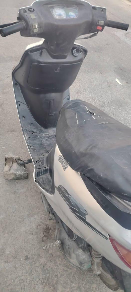 فراشه نثيه ب300 الف وبيها مجال قليل نقص باتري دراجه كلشي شغال بيها كهربائيات كله شغاله
دراجه نعومه فول مفتوحه اول مره مبدل بوشه وبستم. داجه كلش حلوه وناعمه .مال جناي
شراي اتصل مامتواجد على الفيس. 
***********
العنوان النجف حي العسكري كبل مقابل اسواق بركات الزهراء للجمله.
