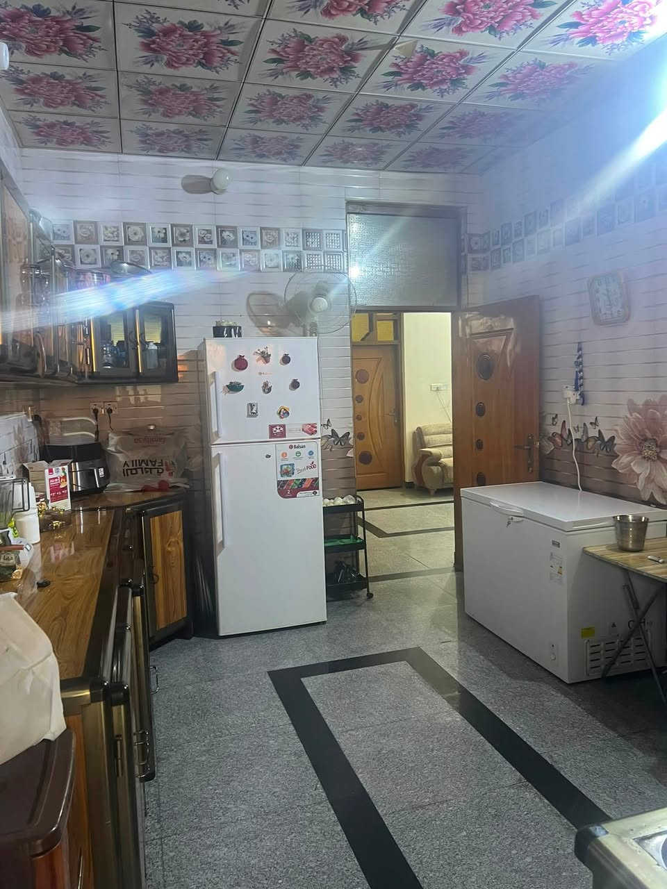 ‏الدار للبيع ظهر الضريبة مقابيل زرزورة المساحة الكلية 300 متر في السند 200 متر طابو زرأ سند 25 تحويل مباشر***********
