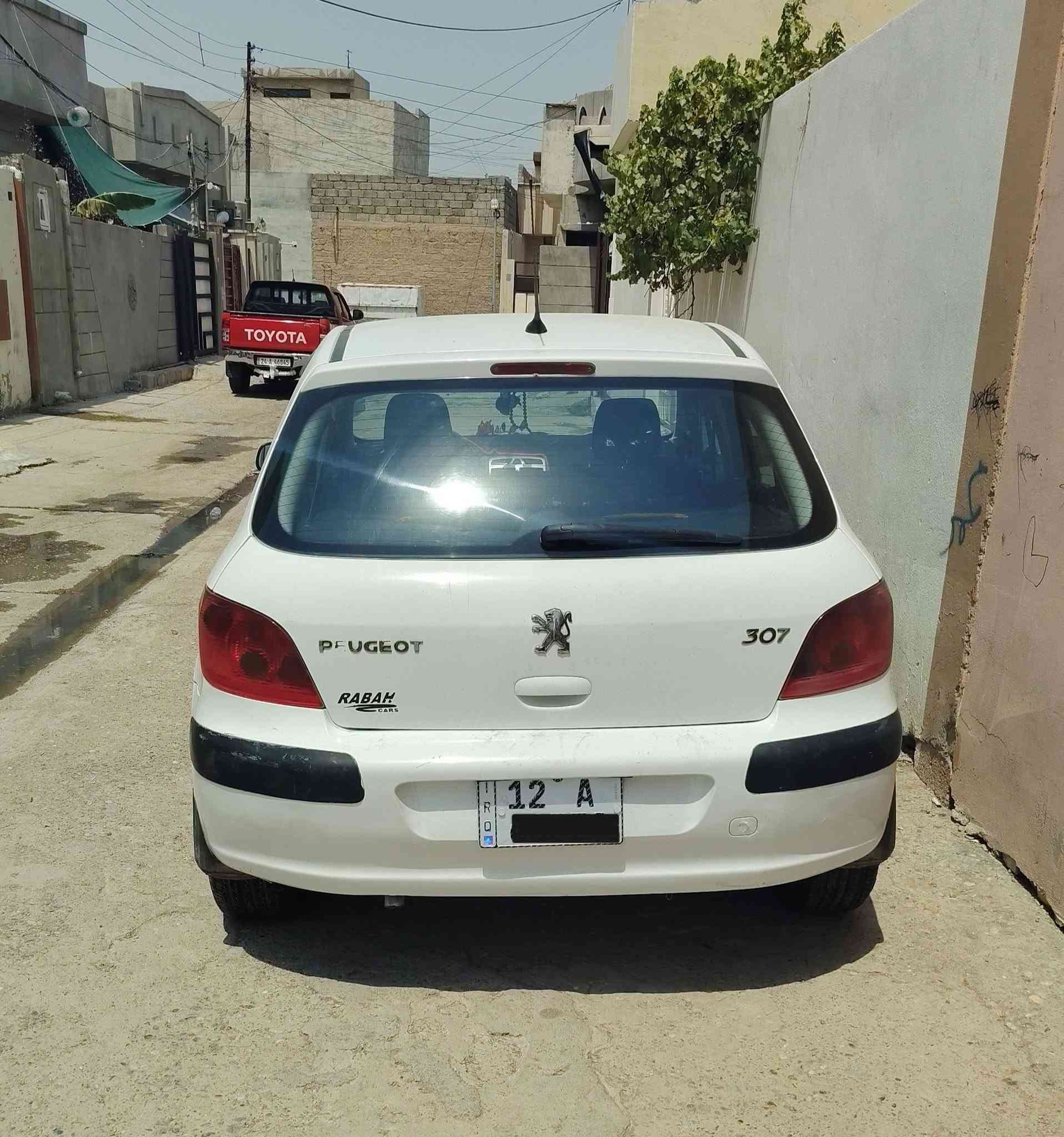 سيارة بيجو 307 موديل 2005 محرك 16 كير اتوماتيك تبريد فول سيارة باسمي شرط تحويل السعر 60 وبيها مجال
بسيط ***********
