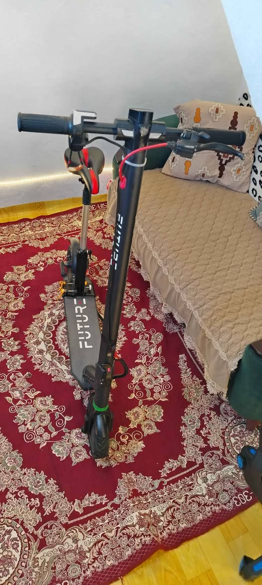 سكوتر كهربائي للبيع ⚡️🛴

السكوتر نظيف وجديد تقريبًا، مو مستعمل بشكل قوي، بيه فقط شوية خطوط وآثار بسيطة على الهيكل، والباقي كله نظيف.

السكوتر سريع وأداؤه زين، وكلشي بيه تمام بشكل عام.

ملاحظة: الشاشة والضوة الأمامية توقفت من نفسها، والضوة مربوطة ويا الشاشة، وما أعرف السبب بالضبط، وتصليحها حسب علمي سهل وما يحتاج شغل كبير.

📍المكان: كربلاء – الولاية
💰السعر: 200,000 دينار عراقي
📞رقم التواصل: *********** واتساب ونشرف بيكم

الجاد يتواصل، والمعاينة متاحة. كربلاء, العراق

نص مكتوب في الصور:
- سكوتر كهربائي متميز
- FUTURE
- للبيع
- 200
- الف