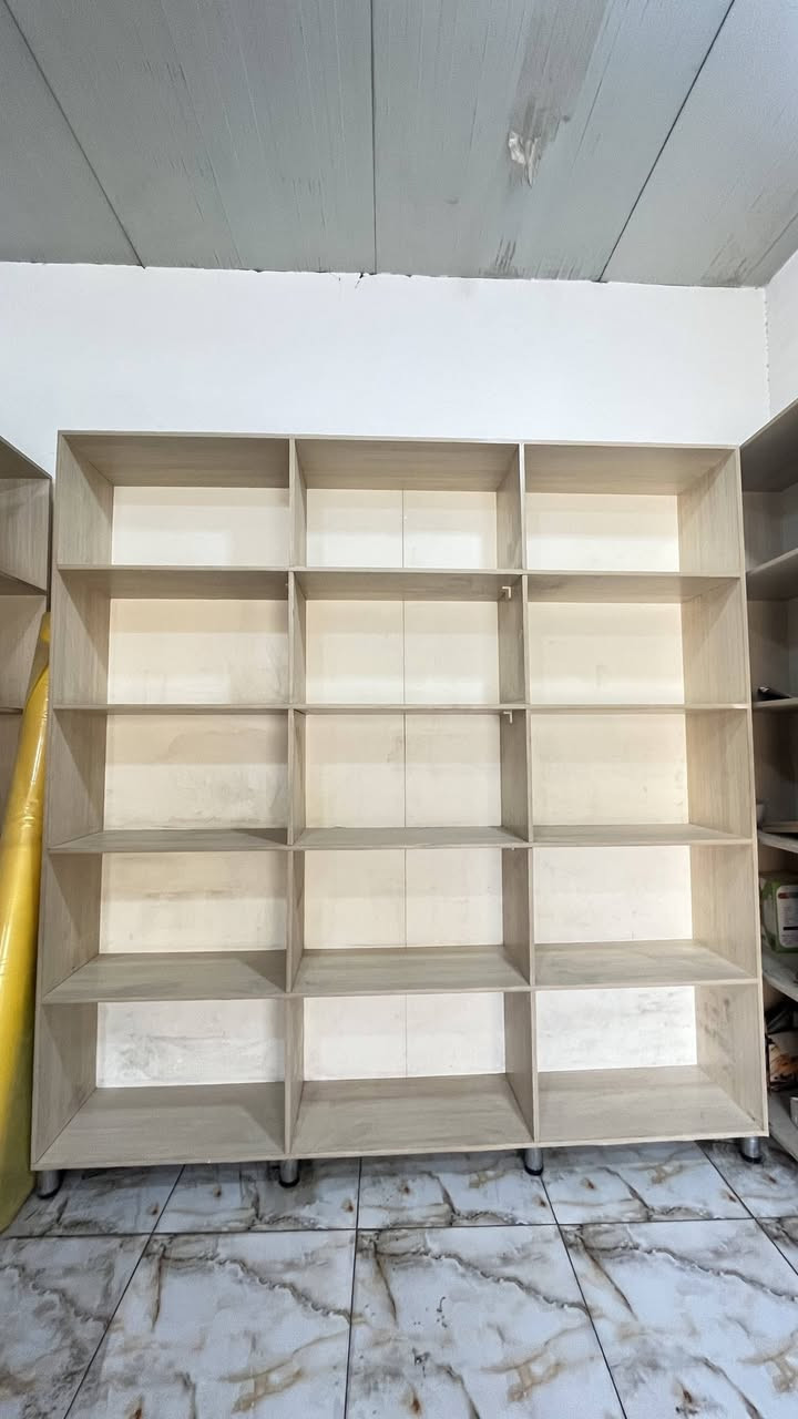 رفوف خشب MDF للبيع العنوان الكفاءات الشارع الفاصل بين حي السفير والكفاءات
القياس
 العدد 3 قطعة  ارتفاع 244 سم عرض 244 سم 
 العدد 2 قطعة  ارتفاع 244  سم عرض 122 سم 
عمق الخانه 40 سم ارتفاع الخانه 40 سم
بين خانه وخانه تقريبا 75 سم
التواصل على الخاص او واتساب
رقم الهاتف ***********
