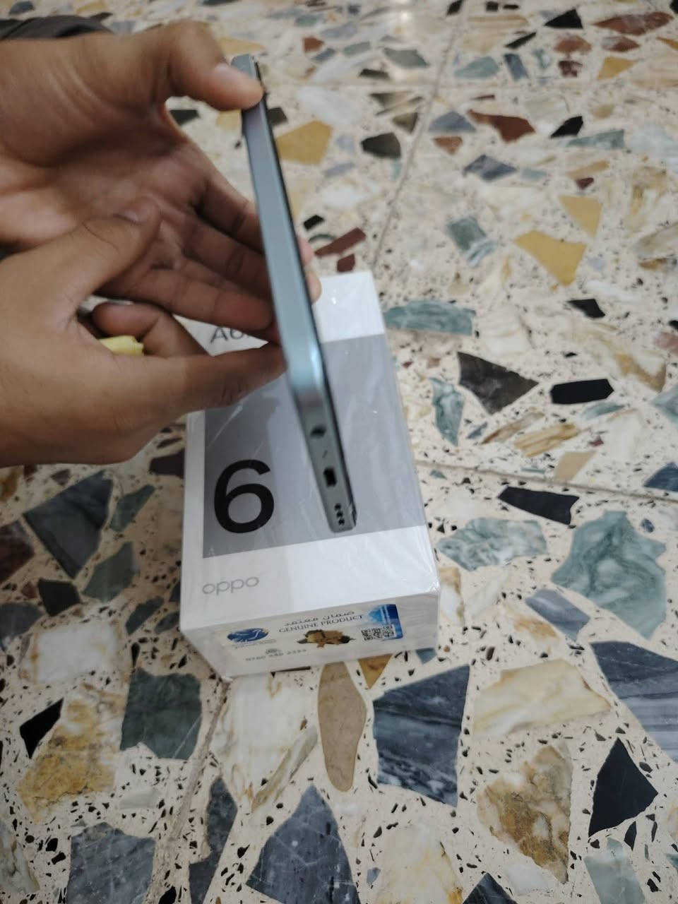 السلام عليكم موبايل للبيع اوبو اي 6 اكس بالموبايل ذاكره 256 اشتريته بشهر السادس السعر 325 وبي مجال ضمان ست سنوات تبديل شاشه او كسر شاشه الهاتف *********** مستعجل متواجد واتساب
