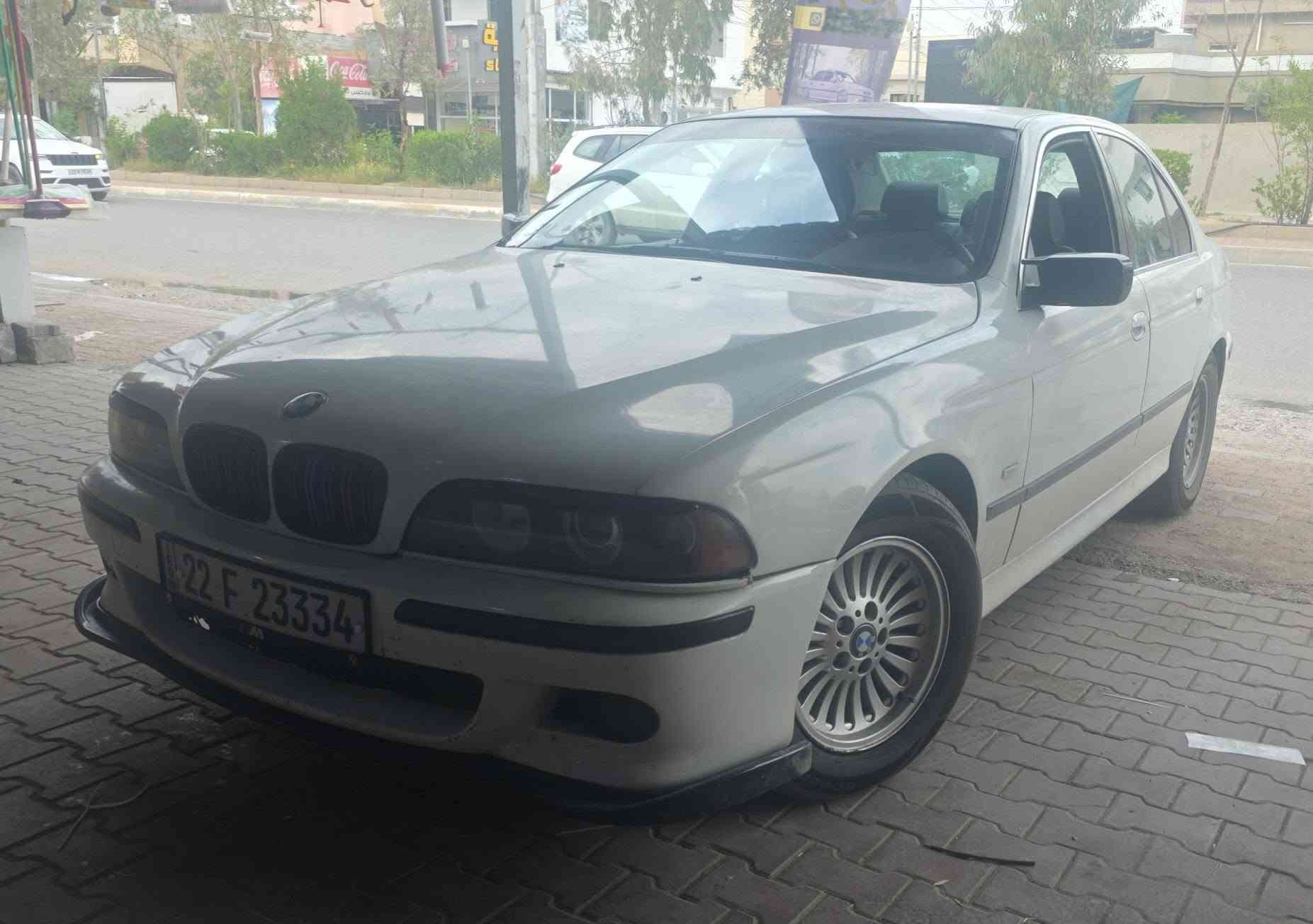 بيم صقر e39 
موديل ٩٩ شهر ٦ محدث 2003 
صبغ عام بيها تصفيه معجون وطبيعي هل شي بل بيم
قطعتين ضررها فقط وبسيط  بدون شواصي ودواخل 
سياره لوك كلش نظيفه تبريد ثلج
مابيها نقص 
سنويه ورقم جديد هزه جديده
شرط تحويل وكاله 
محرك ٢٨ بلادي دبل دجتال سكليتر كهربائي 
لايت عدسه زنون 
كير محرك اكسل كلها بشرط وظمان  
دعاميه امامي وخلفي M 
لحيه امامي M
مرايات باتمان 
شاشه كامره 
سياره حلوه ومرتبه وجاهزه 
سعر ٨٢  عنواني كركوك
دفتر بانزين 
*********** كركوك, العراق
