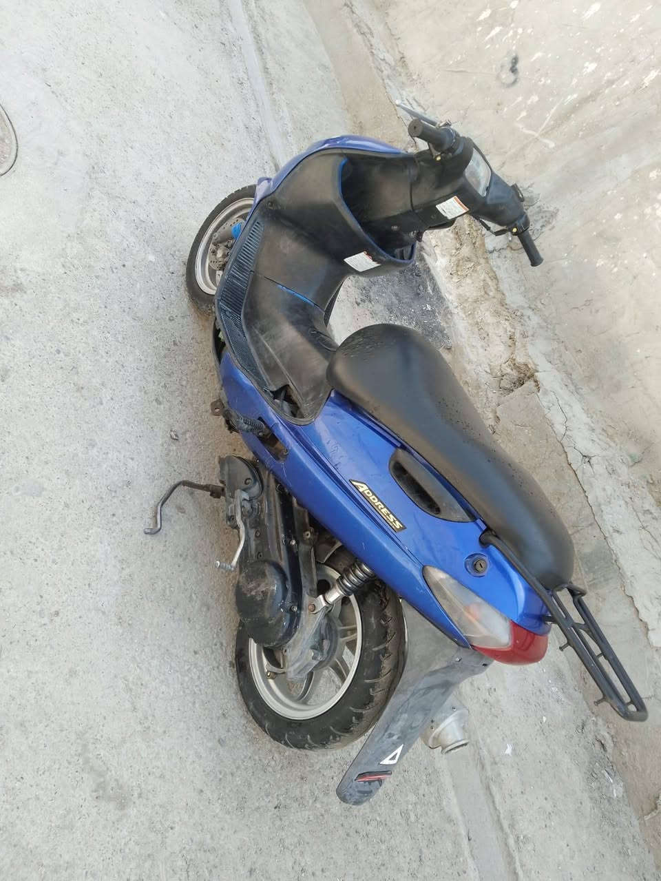 عندي راجه ادرس البيع داجه مجفته جديد يرادلها ترتبي قمجي بريك مقطوع  ابيها واقع حال سعرها ١٧٥ وبيها مجال قليل جدان
شغاله الدراجه مكانه بغداد الشعب ***********
