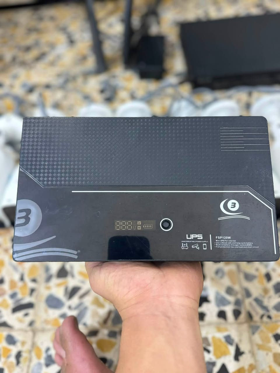 سستم كامرات للبيع  هارد ابو 16 + يو بي اس + بوكس + بلاسزمه 32 +واير تسليك 100 متر سستم كامل مابيه اي نقص مستخدم 6 تشهر               ستفسار ***********

