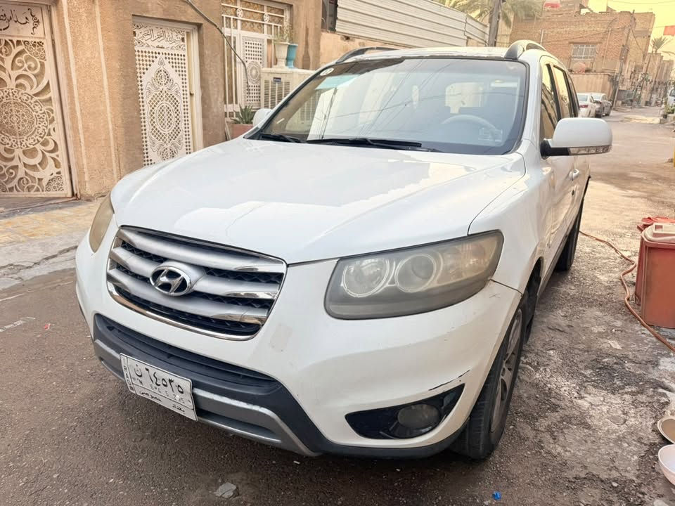 سنتافي خليجي موديل 2012 شركه العامه مواصفات عاديه بيها صبغ 3قطع بيبان ثنين وجاملغ خلفي جهة السائق والتكمه الي بين البابتين مكاني بغداد مدينة الصدر ***********
