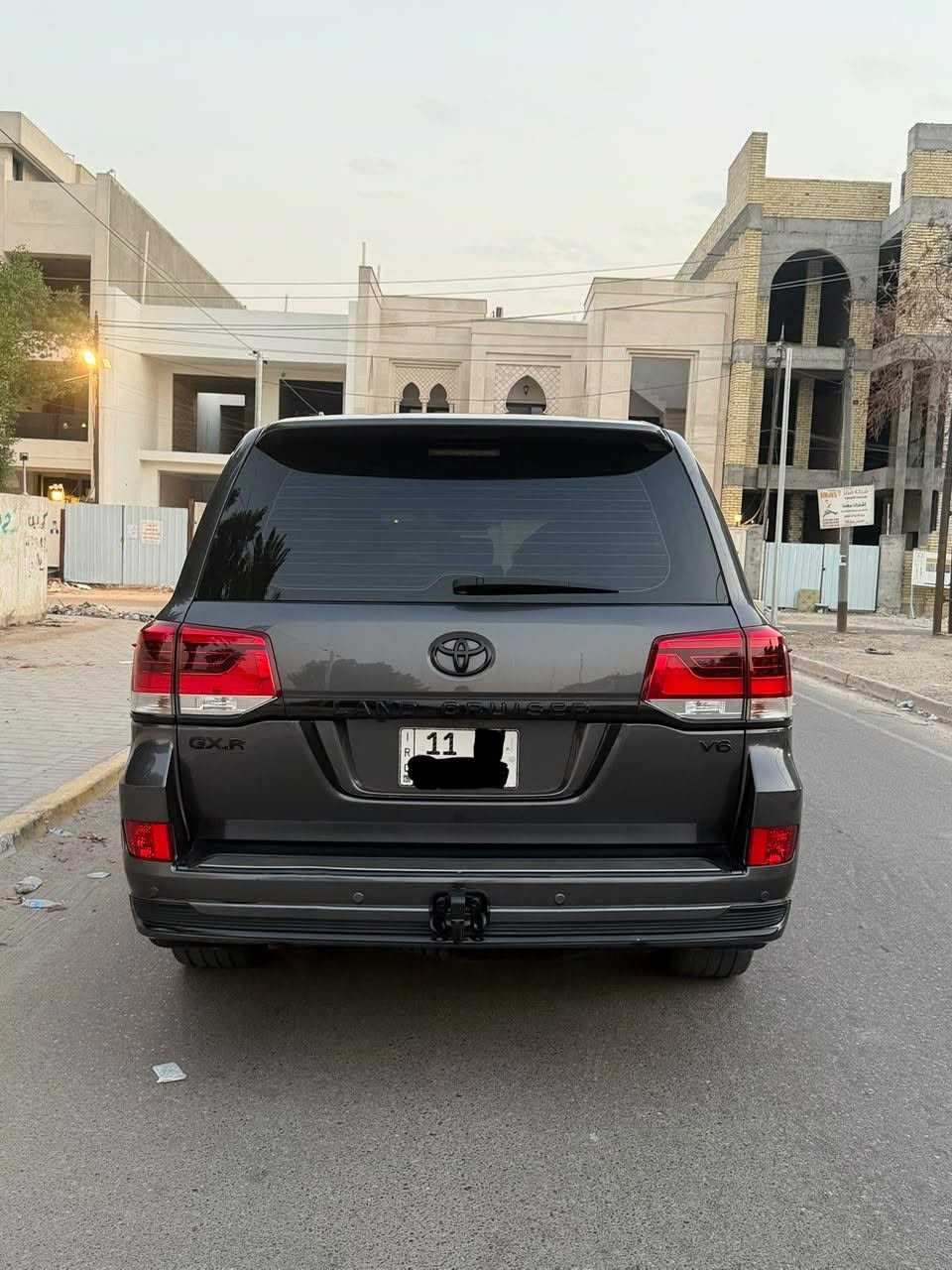 السلام عليكم للبيع لاندكروز موديل 2018 لون فيلي غامق فئة شركات معروفة مواصفاتها كراسي جلد + كهرباء اسلايت بصمة وبعد بيها مواصفات سيارة جديدة مال بيت استعمال شخصي ماشية 92 الف حقيقي شرط الفحص السيارة جاهزة بدون اي نقص مكفولة من الصبغ بيها فقط بارد شي بسيط جدأ اني مسوي بيها سونار وموضح كلشي بالسونار حته لا اتعبك ولا اتعبني السونار منشور وي الصور رقم بغدادالجديد بأسمي والتحويل مباشر السعر المطلوب 405 ورقة مكان السيارة بغداد ال كرخ حي الجامعة شارع الربيع للستفسار هاذا الرقم *********** وشكرأ

