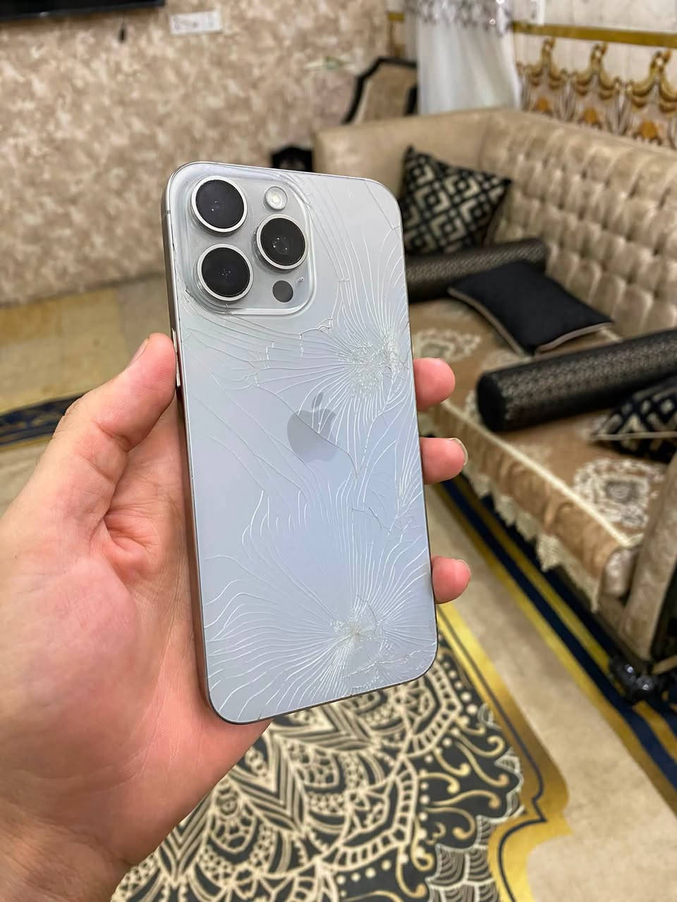 ١٥ بروماكس ٢٥٦ جهاز كله شغال بلاد مكفول. بطاريه ٨٨ فقط ضهر مفطر السعر ٨٧٥ قفله شراي خاص بلديات *********** فقط بيع
