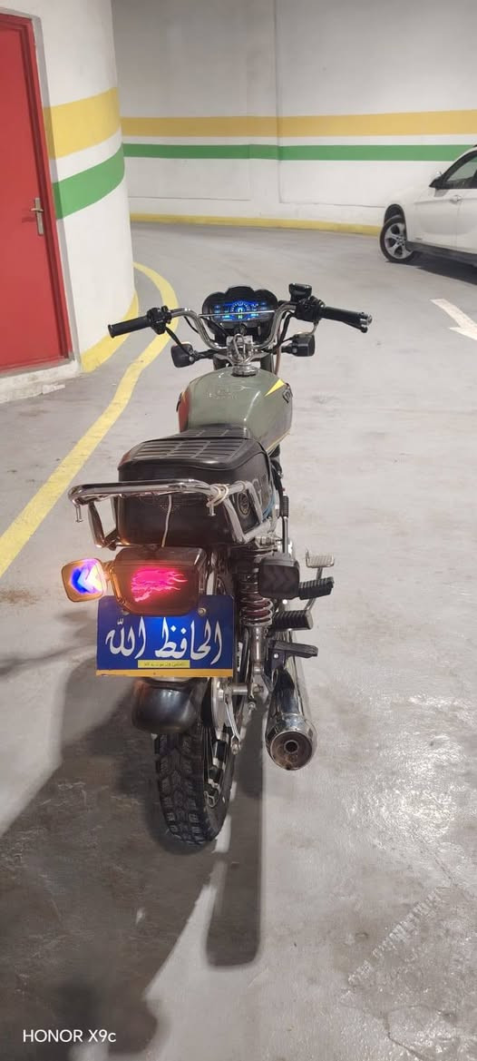 دراجة البيع موديل 25 محرك 200السعر 850 وبيها مجال مكاني بغداد جسر الفرنسي ***********

نص مكتوب في الصور:
- HONOR X9c