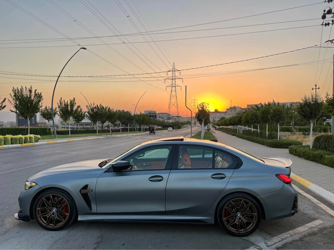 Bmw M340i 2023
سەیارەکە زۆر تازەیە 
سیستەم صاڵانصای لەسەرە

فول مواسەفات
داتاشۆیە 
کوشن گەرم سوکان گەرم 
ویلی M3
چەمەلەخەکانی M3

مەکینەی نەکراوەتەوە 
90 هەزار کیلۆمەتر ڕۆیوە

گێڕ و مەکینەی بەشەرت
ڕۆنی تازە گۆڕاوە
تایەی تازە
کامل بۆیاخ مات کراوە 
پێشو دوا کەپس
ئێرباگ سوکان و شان تەقیوە 
شوێن: سلێمانی
*********** السليمانية, العراق
