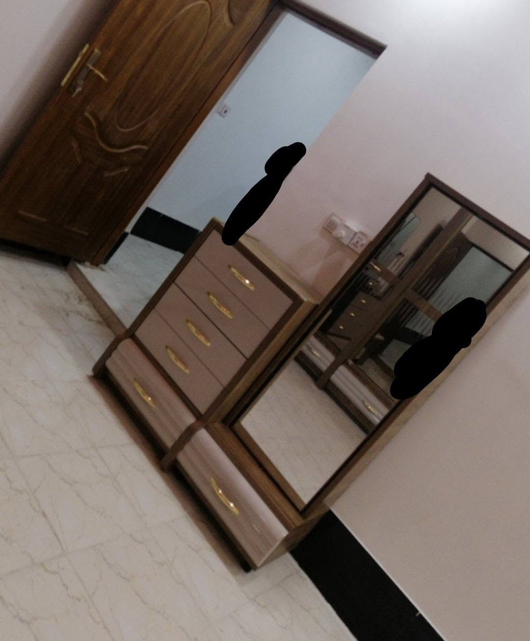 غرفه نوم11قطعه وياهن ميز شاشه بس مموجود بالتصوير منضمن القطع ب800الف وبيها مجال للتواصل ع الخاص او ع هذا الرقم‏‪***********‬‏
