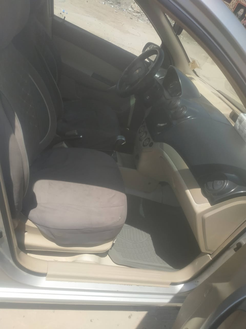 سيارة افيو موديل ٢٠٠٩ خليجي مصبوغة حزام تبريدها عاطل كير مكينة خير من الله
تنقص دهن قليل بديها يحتاجلها صبغ البنيد بي شخط
السعر ٤٥ ورقة قفل
المكان حلة - محلات الابرش
للتواصل ***********
