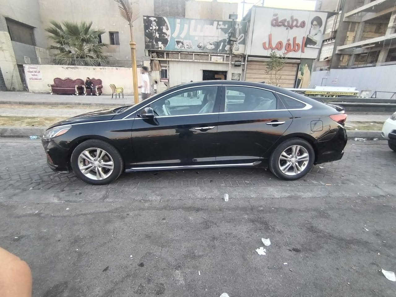 سلام عليكم سياره سوناتا موديل 2018 سياره وارد امريكي سيوان فول حادثه جاملق وبنيد بدون دواخل سياره جديد حلوه سعر 120وبيه مجال *********** مكان بغداد مدينه الصدر
