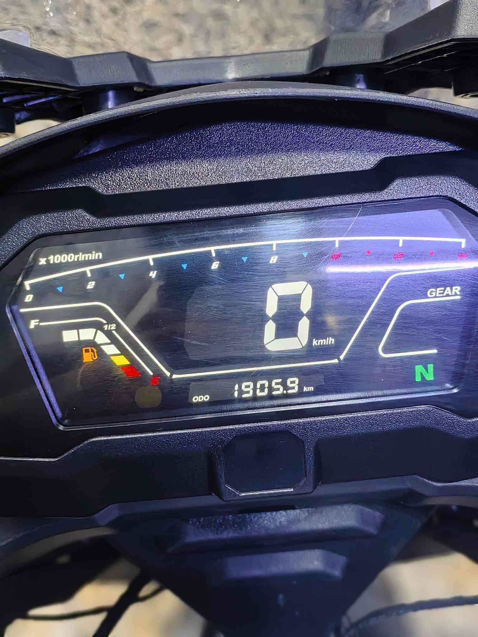 السلام عليكم دراجة للبيع🙋🏻‍♂️ 
دايوان ادفنجر 300cc 
مرقم اربيل 
الدراجه نضيفه وجديده100٪
 مكفوله كفاله عامه 
ماشيه ١٩٠٠ جديده كلش
السعر $// 3500 وبيها مجال 
📍 العنوان / بغداد /الشعب 
📞*********** 
📞***********
