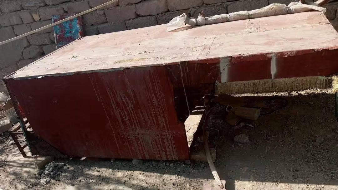 سقيفة(قمرية)  ستوته دايوان
 تفصال تفصال
شغل درجه اوله تغليف الخارج حديد وداخل خشب عن صوت لان فصلتهه علمود خط طلاب
  الله شاهد فصلتهه 300الف
ابيعهه 125 وبيهه مجال 
العنوان ناحية الطار
***********
