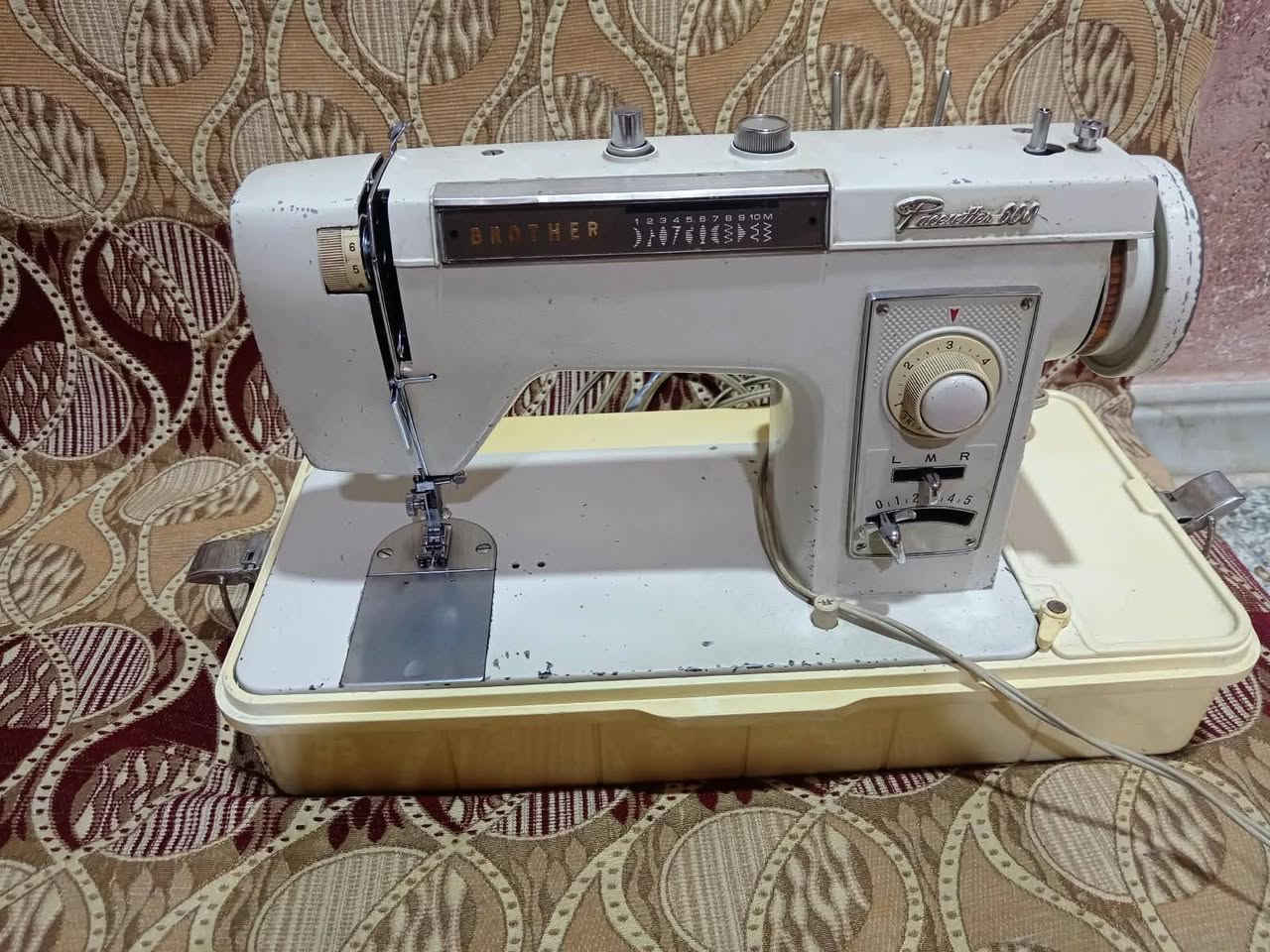 سلام عليكم  مكينه لبيع خياط وتطريز سعر 150 وبيه مجال قليل مكانك بصره ابي خصيب
