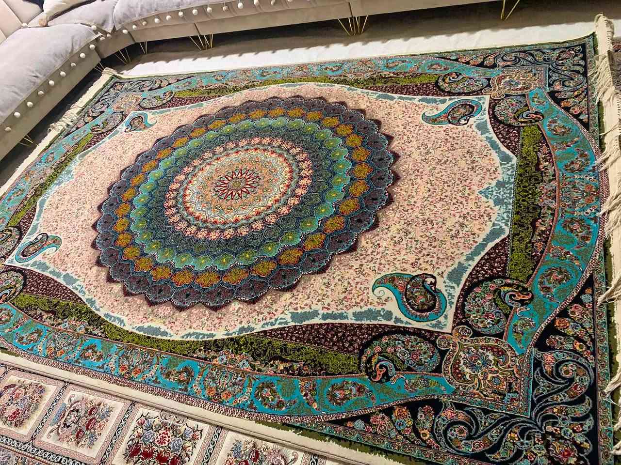 زوالي عدد اثنين كاشان 700  شانة كل وحدة قياسهه 2 في 3  للاستفسار اباتصال من على الرقم  *********** العنوان  سليمانية رابرين شارع الكوميتة خلف ماركت هميشة بازار
