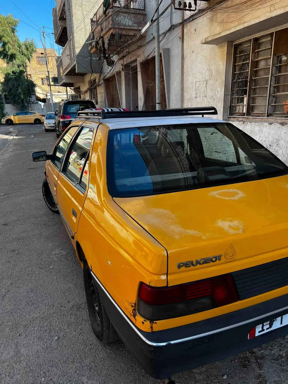 السلام عليكم بيجو مديل ٢٠٠٩ 
سياره خير من الله كير ومكينه وحداديه
وصدر
مبدل بيها بنيد وجاملغ بدون أي ظرر
سياره رقم جديد مصفره هيئه وغرامات تحويل ثاني يوم
السعر ٢٣بيها مجال بسيط
الرقم ***********
العنوان حي القاهره
