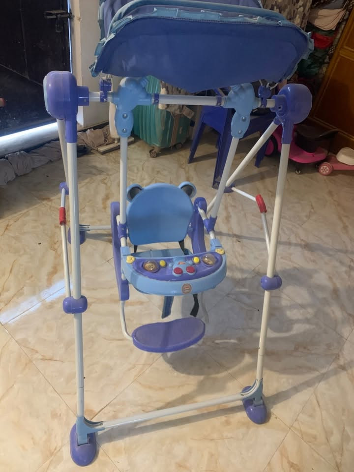 للبيع غراض اطفال
سياره شحن ما بيه اي مشكله 

مشايه اطفال 

عربانه بس تاير مكسور جديدها ماخذه 

حجله. 

كرسي اطفال.   وسياره  ومرجوحه    لي يحب ياخذهم كلهم ابيعهم شلعه 

ذا تحب اتصل ع هذه رقم ***********

