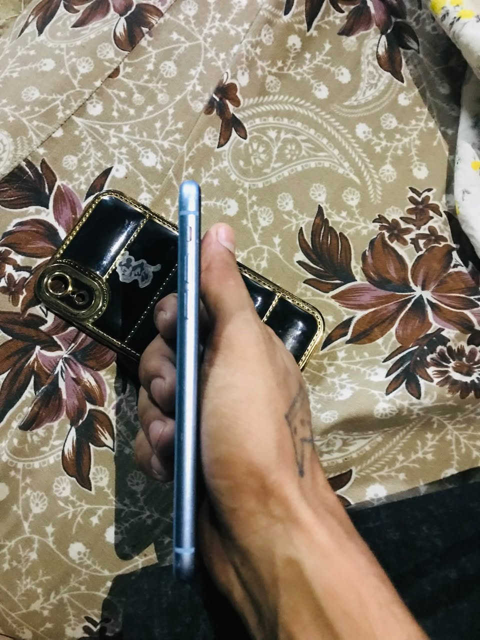 السلام عليكم للبيع ايفون اكس ار الذاكره 64 البطاريه 79 بيه فطر بل كلاس ما ماثر عل شاشه السعر 170 وبي مجال الاتصال ***********
