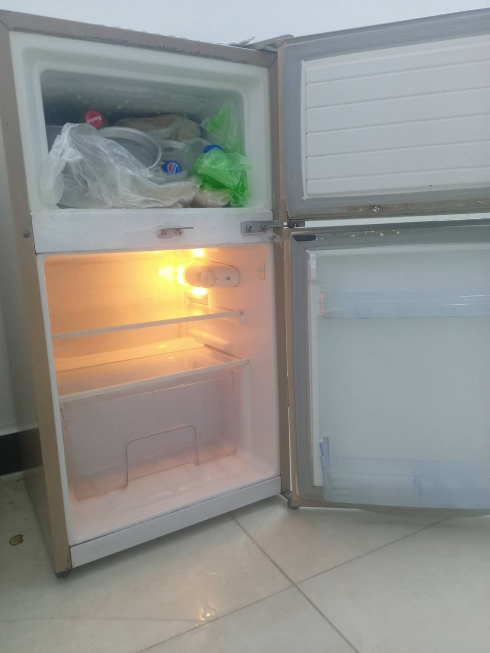 ثلاجه صغيره نضيفه نضافه 80 بلميه
مداخله تصليح ولا تبديل غاز
تاخذوها علفحص
سعرها 100 قفل
مكان زعفرانيه دور شرطه شارع كهرباء
تجميد خير من الله
لاتصال /***********
