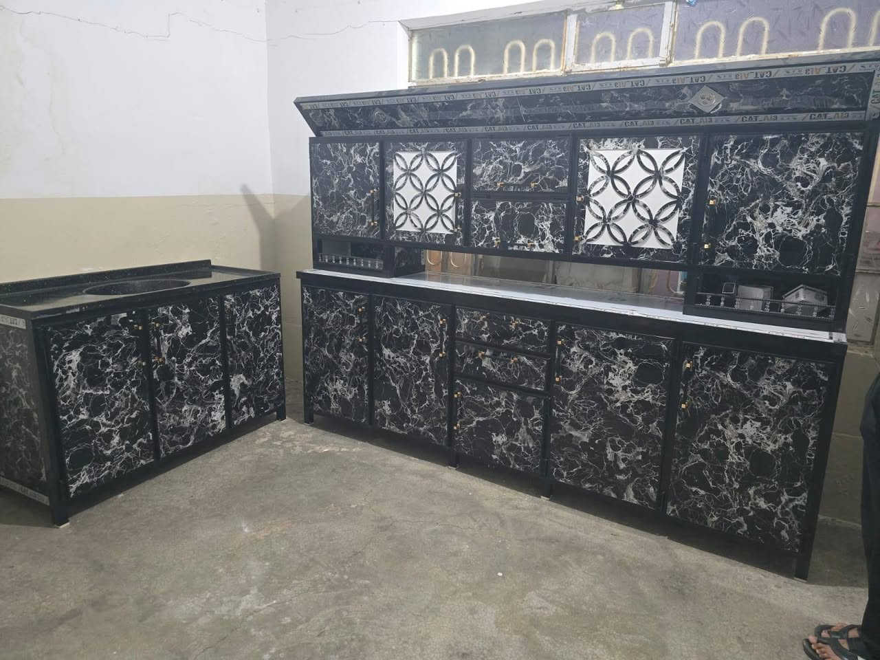 وجبه جديده للبيع مواد المستخدم والجديد ( مجمع ال سطام ) المكان ناحيه الشوره جوه خزان الماء الاستفسار على هاذه الرقم ( ***********)
