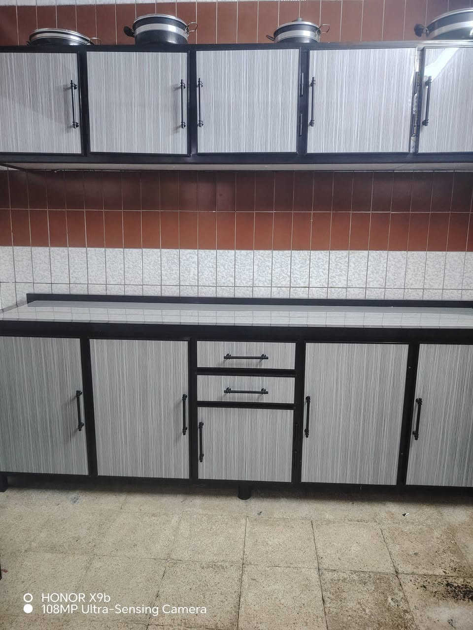 كاونتر للبيع مترين ونص وسنك متر ١٣٠ للاستفسار الاتصال على الرقم *********** او ***********العنوان موصل زنجلي

نص مكتوب في الصور:
- HONOR X9b
- 108MP Ultra-Sensing Camera
- HONOR X9b 108MP Ultra-Sensing Camera