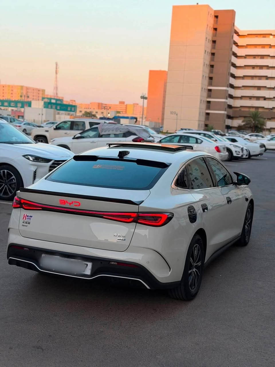 Byd seal 06 dmi اللون ابيض موديل 2025
هايبرد قابل للشحن
اجمالي الكيلومترات (شحنه كاملة + 65 لتر بنزين ) ٢١٠٠ كيلومتر
- اوتو بارك و valet mode (تطبك وانت خارج السيارة)
- رادار امامي مانع تصادم
- رادار خلفي وحساسات زاوية ميتة
- تنبيه عند فتح الباب ووجود سيارات قادمة
- تنبيه عند الرجوع وقدوم اشخاص او سيارات من احد الجهات
- اذا كسرت بدون ما تشغل اشارة على سيارة جاية اسرع منك وكانت سرعتك فوك ال ٥٠ كيلومتر السيارة تتدخل وتلوف ستيرن وترجعك لمسارك قبل لا يضربك
- اذا اجت باتجاهك سيارة سريعة تشغللهه دبل اشارة أوتو للتنبيه
- نظام سكيورتي من تطفيها تصور اي واحد يتقرب منهه
- كاميرا تصوير اثناء القيادة مع عرض  تفاصيل القيادة من سرعة وضغط على دواسة البانزين او البريك أو ليس حزام الامان
- تشوف اي شي جوة السيارة

باختصار هاي النسخة بيهه احدث انظمة السيفتي والسكيورتي المتقدمة من شركة byd
السياره بانوراما
بطارية ٨٠ كيلومتر بالشحنه
كل التنبيهات صوتية باللغة الانكليزية بعد التحديث الاخير
وبعد بيها هواية مواصفات
ماشية 33000 قابل للزيادة
المكان بغداد/الكرخ/سيديه أو العامريه
للاستفسار عن السعر الاتصال أو واتساب
***********
