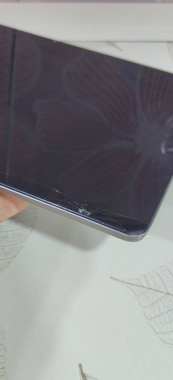 بسم الله
للبيع السعر 270الف
وبي مجال للشراية والطيبين
*********** 
بي طخة بل شاشة
بس ما ماثر  لا بل شاشة ولا بل لمس
وكلشي بيها شغال بنسبة 100%
مواصفات جهازك (HONOR Pad X9a) الظاهرة في الصورة هي كالتالي:
اسم الجهاز: HONOR Pad X9a
المعالج: Snapdragon® 685 4G Mobile Platform
ذاكرة الوصول العشوائي (RAM): 8.0 جيجابايت + 8.0 جيجابايت (Honor RAM Turbo)
البطارية: 8300 مللي أمبير (mAh)
دقة الشاشة: 2508 × 1504 بكسل
السعة التخزينية: الإجمالي 128 g
الموديل: ELN2-W29
إصدار الواجهة: MagicOS 10.0
