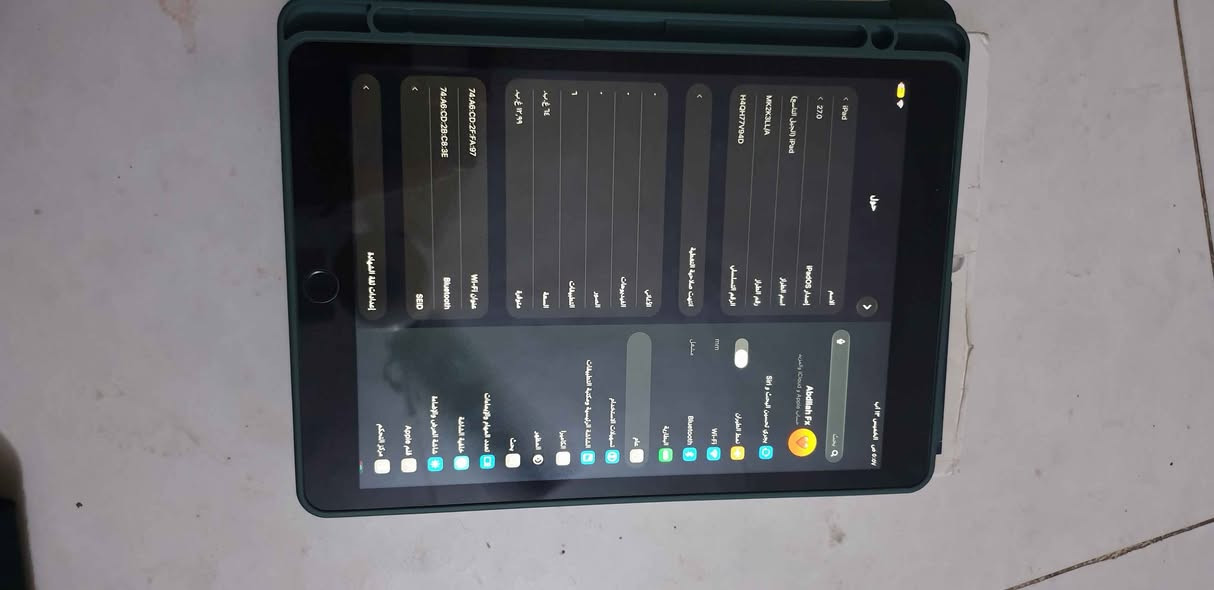 الموديل: آيباد الجيل التاسع (Wi-Fi).

​الذاكرة: 64 جيجابايت.

​اللون: رصاصي (Space Gray).

​النظام: محدّث لنسخة iOS 27 Beta، يوفر تجربة سلسة مع أحدث الميزات.

​الملحقات: يأتي مع العلبة الأصلية، بالإضافة إلى كفر حماية بلون أخضر غامق (بحالة ممتازة جداً ويحمي الجهاز بالكامل).

​حالة الجهاز:

​الشاشة: نظيفة جداً وبدون مشاكل (كما موضح في صورة شاشة الترحيب).

​الأداء: الجهاز شغال بصورة طبيعية وسلسة ومناسب جداً للدراسة، التصفح، والألعاب.

​ملاحظة للأمانة: يوجد خدش سطحي في ظهر الجهاز أسفل شعار أبل (لا يؤثر نهائياً على الاستخدام أو الأداء، ويختفي تماماً عند وضع الكفر).

للتواصل رقم( *********** ) ناصرية, ذي قار
