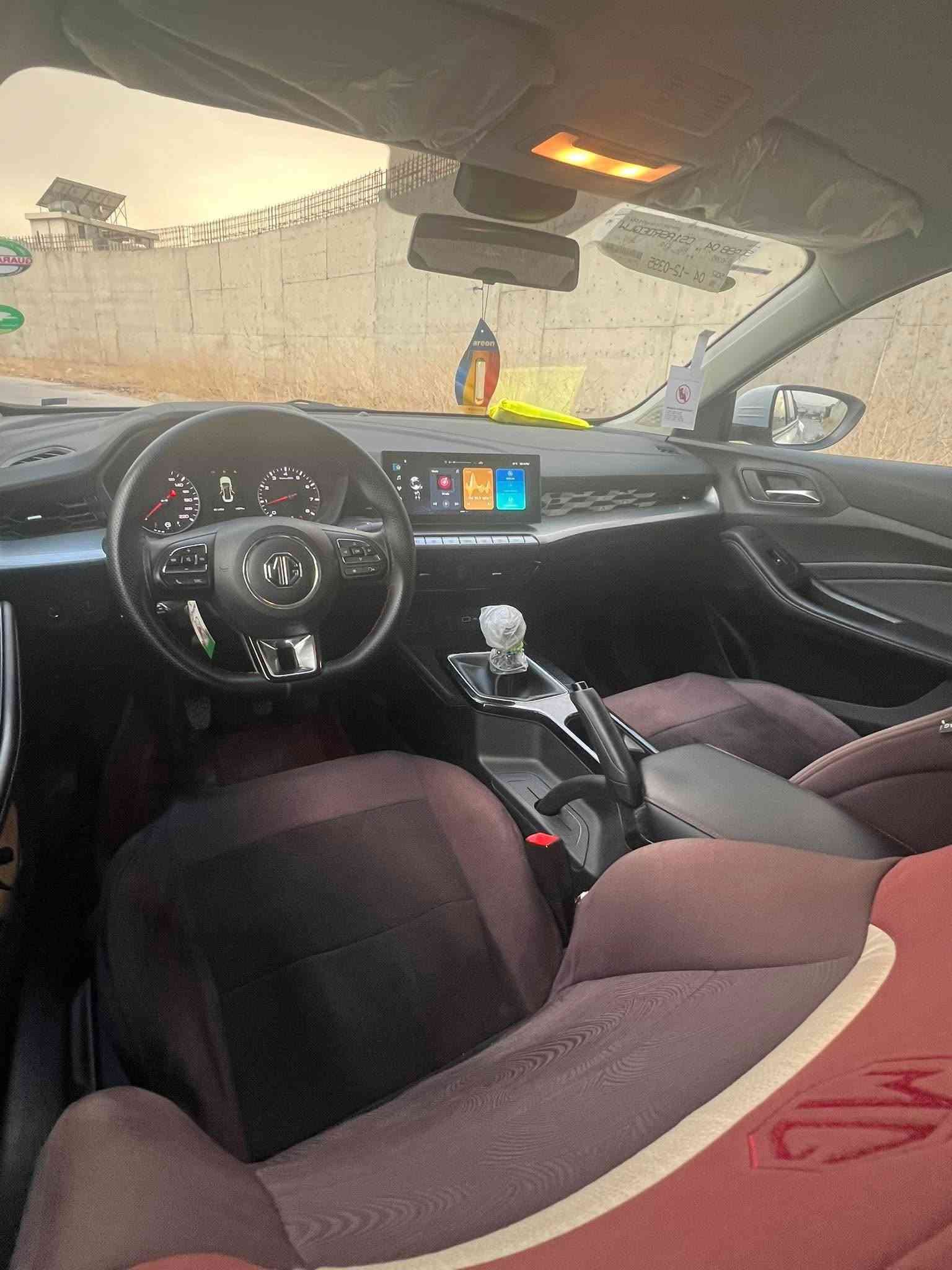 Mg gt 
2025 
گێر عادی 
بۆیاخ تەنک 
13 km 
بێ بۆیاخ 
1 PDR هەیە 
 ***********
