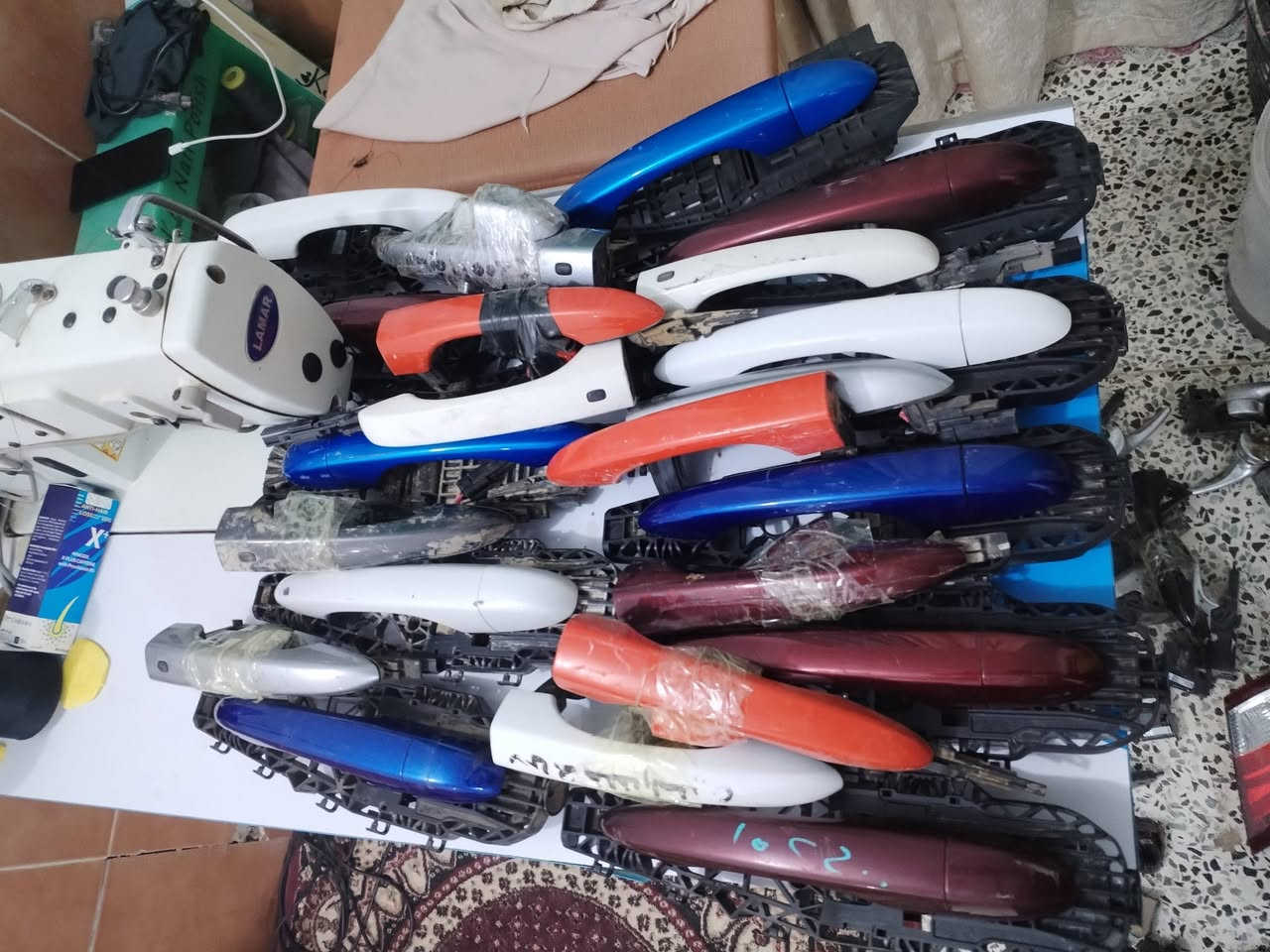 السلام عليكم تحيه للادمن وصلتنه أبواب دارت وصناديگ وبنايد وعدنه مكاين جام وجام ويدات خارجيه وداخليه وبطاين مكاني ديوانيه ***********
