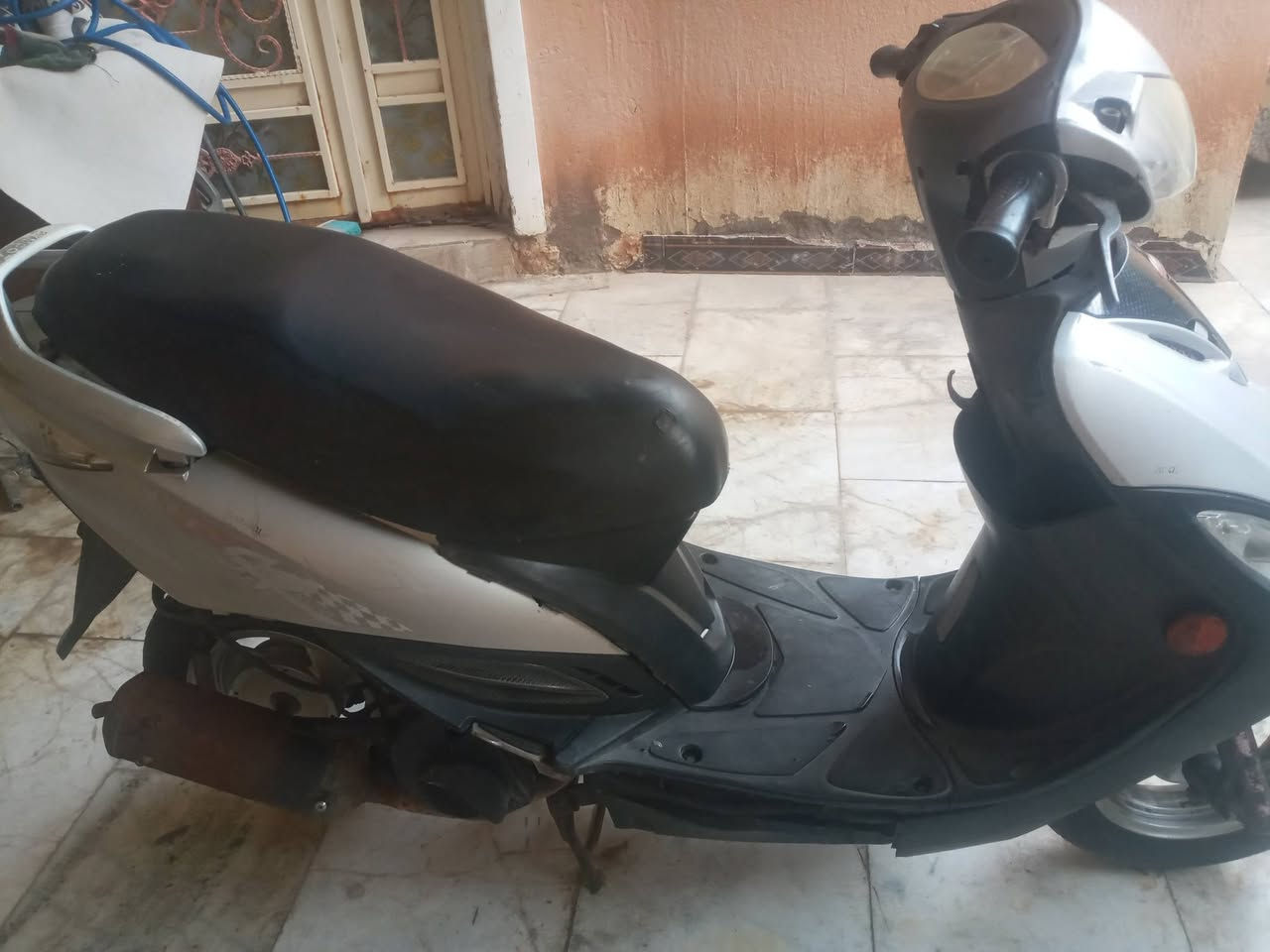 جي فور نظيفة عوزها بس مكينة قفل ١٥٠   الشموخ ***********
